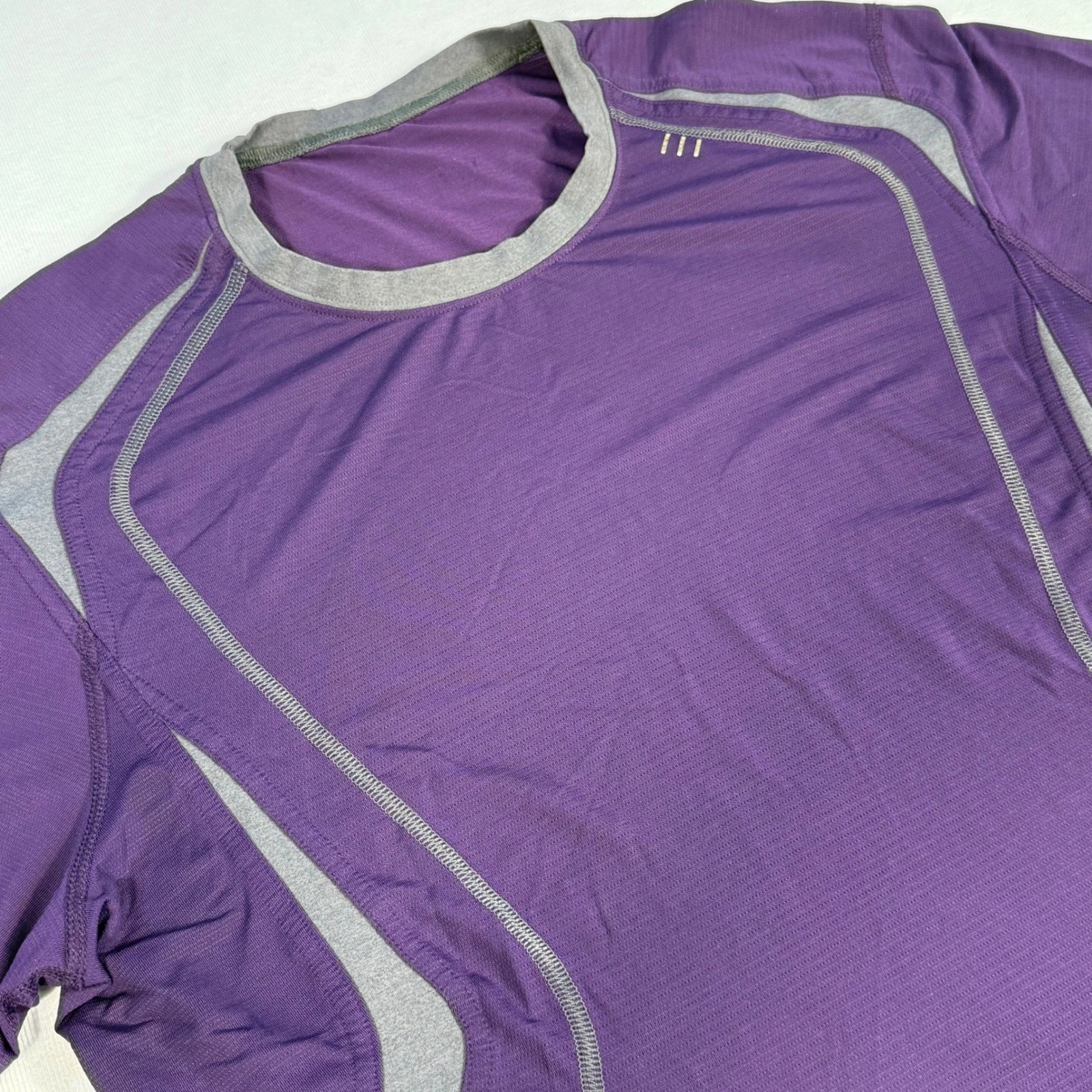 Lululemon Purple Athleisure Athletic Fit T-Shirt Crew Neck Short Sleeve