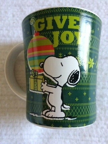 Peanut Snoopy with Gifts Give Joy Christmas Ceramic Coffee Mug 15 oz NEW - Picture 2 of 2