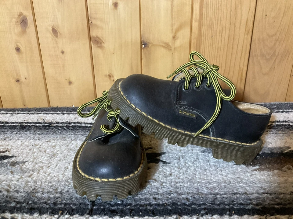 Dr. Martens The Original Black Leather Shoes Made in England Children Size 7 - Image 2 of 4