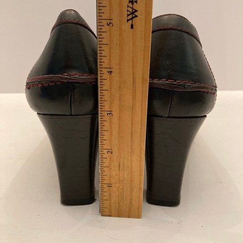 Zapatos de salón Coach con borla de camelia tacón ancho cuero de becerro negro para mujer 8,5 B usados en excelente estado - Imagen 9 de 12