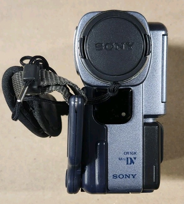 動作品　SONY miniDV HANDYCAM DCR-PC5 ② Mini DV Camcorder Review: Sony DCR-PC5 - Videomaker