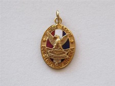 SCARCE 10K GOLD FILLED BSA BOY SCOUT DISTINGUISHED EAGLE SCOUT AWARD PENDANT