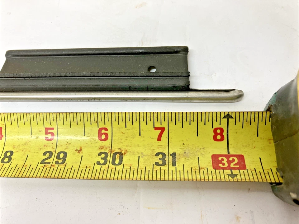 全新 原始设备制造商 通用前 LH Beltline Weatherstrip 20008271 1982 - 1986 别克富豪 (Bin82) — 第 3/4 张图片