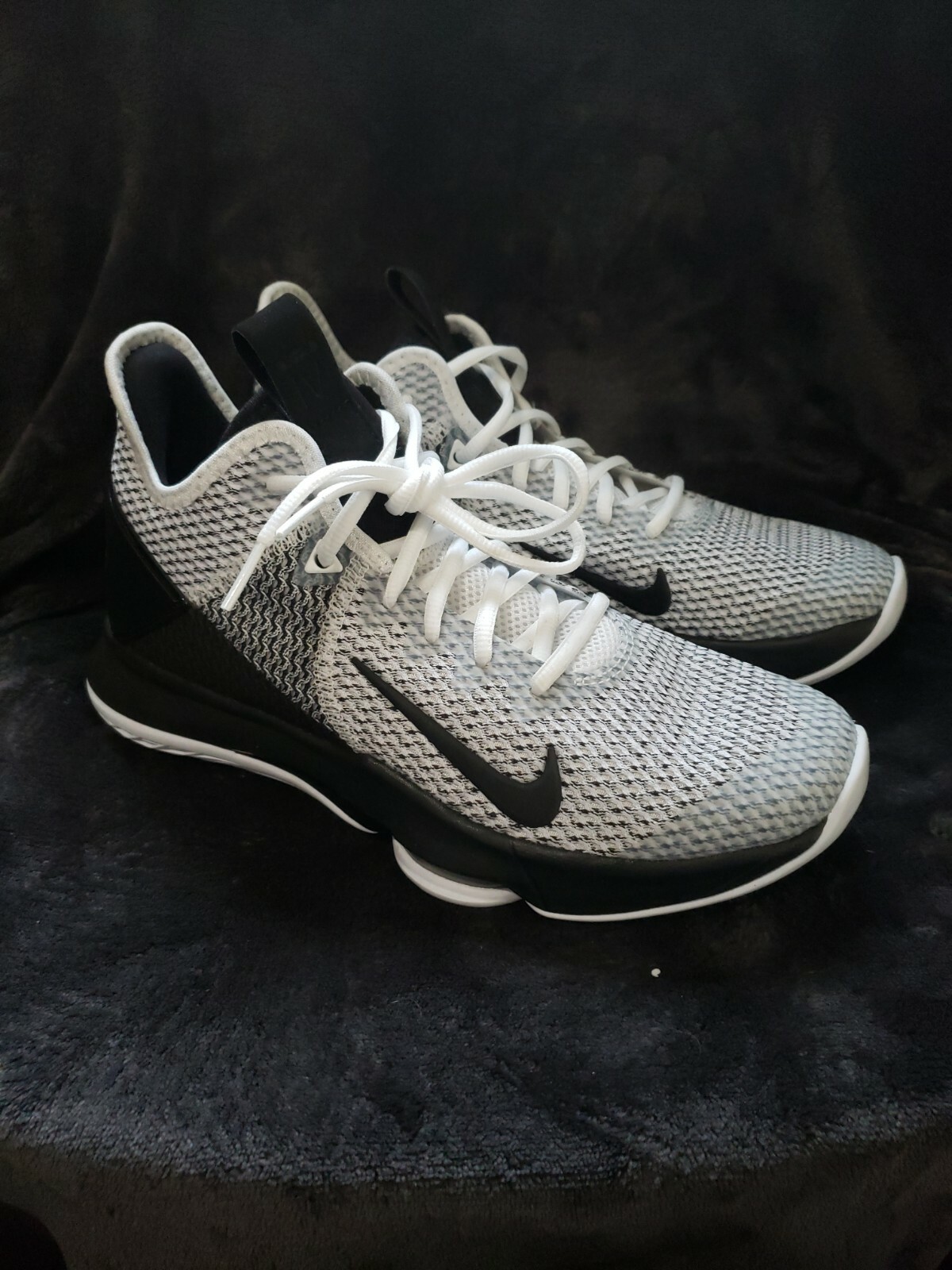 Size 7.5 - Nike LeBron Witness 4 White 