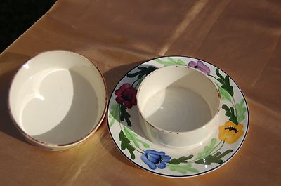 Beurrier ancien en porcelaine avec couteau à beurre en métal argenté - La Brocante Bucolique