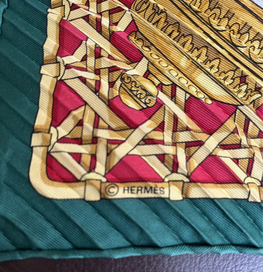 HERMES Pleated Scarf Carre 90 Green Silk feux de route with