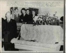 1958 Press Photo Family of Kidney Transplant Patient Olov Wisell at Funeral