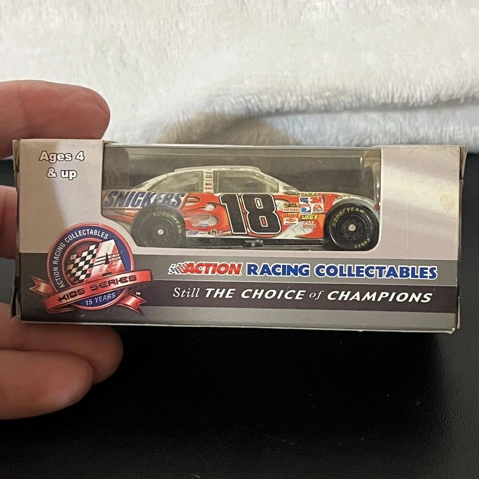 1/64 NASCAR Diecast 2008 Kyle Busch #18 Snickers Racing Toyota acción en caja nuevo Foto 3 de 4