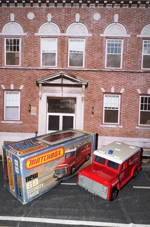 MATCHBOX Superfast Lesney Made In England Armored Truck Mint LFP W/ Original Box - Image 2 of 4