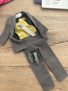 Ken Fashion Puppenkleidung 3 tlg Anzug grau gelbes Hemd Schuhe Barbie 1980er