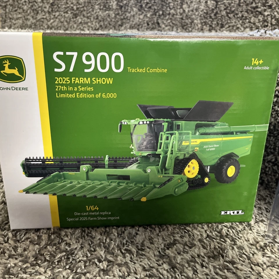 Ertl 1:64 2025 John Deere S7 900 Tracked Combine Farm Show Edition NEW! - Image 2 of 4