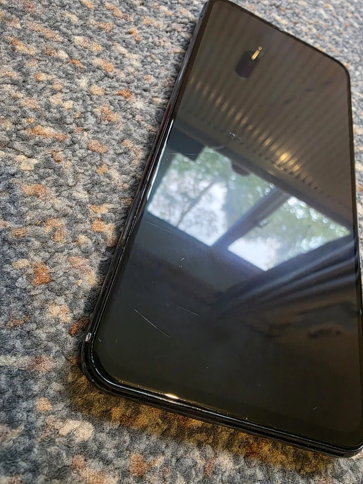 ASUS Zenfone 8 Flip ZS672KS Dual SIM 5G 6.67" 8GB RAM 256GB Storage - Black - Image 4 of 4