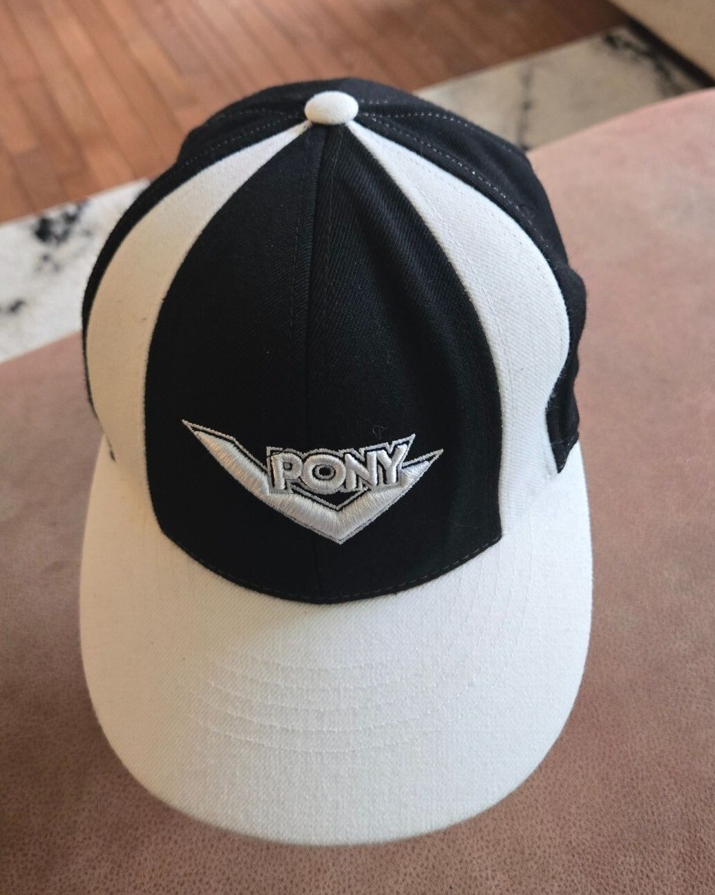 Cappello offset Pony Trucker nero bianco retrò