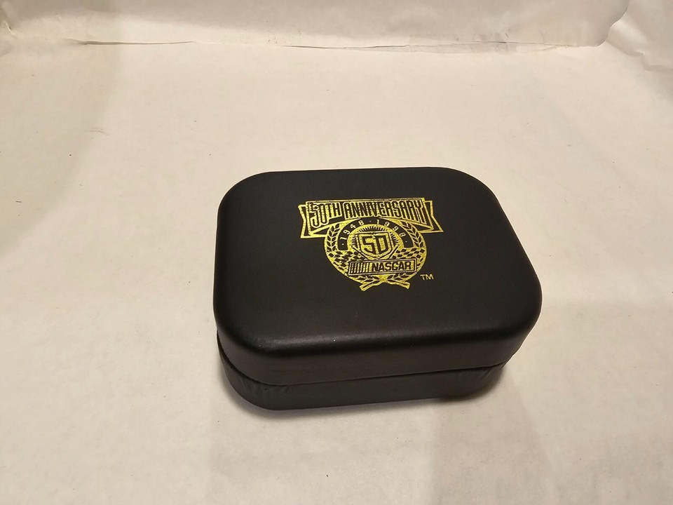 2023 NATIONAL TREASURES NASCAR 75e anniversaire Hailie Deegan Auto #/75
