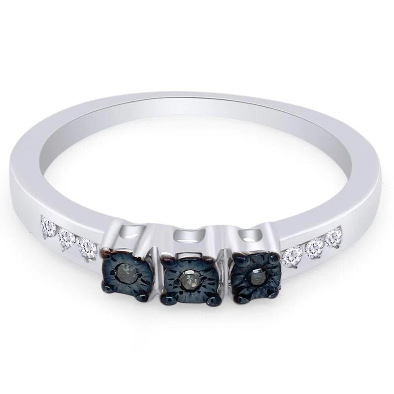 Anillo de tres piedras con diamantes azules y blancos de 1/10 quilate enchapado en oro blanco de 14 quilates en plata Foto 3 de 4