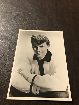 NEW 6 X 4 MUSIC UNPOSTED POSTCARD - BOBBY RYDELL........SLOT 131