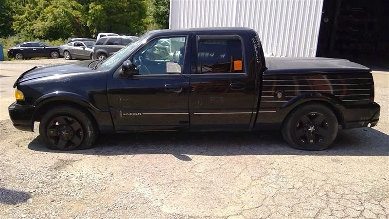 (LOCAL PICKUP ONLY) Hood Fits 98-02 NAVIGATOR 307670 - Image 3 of 4