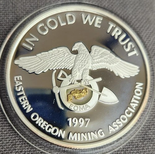 1997 Eastern Oregon Mining Association 1 oz .999 Silver Round W/ Gold Nugget