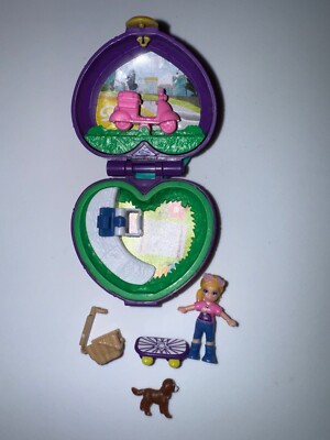  Polly Pocket Tiny Pocket Places Picnic Portable Compact With figure, dog, skate