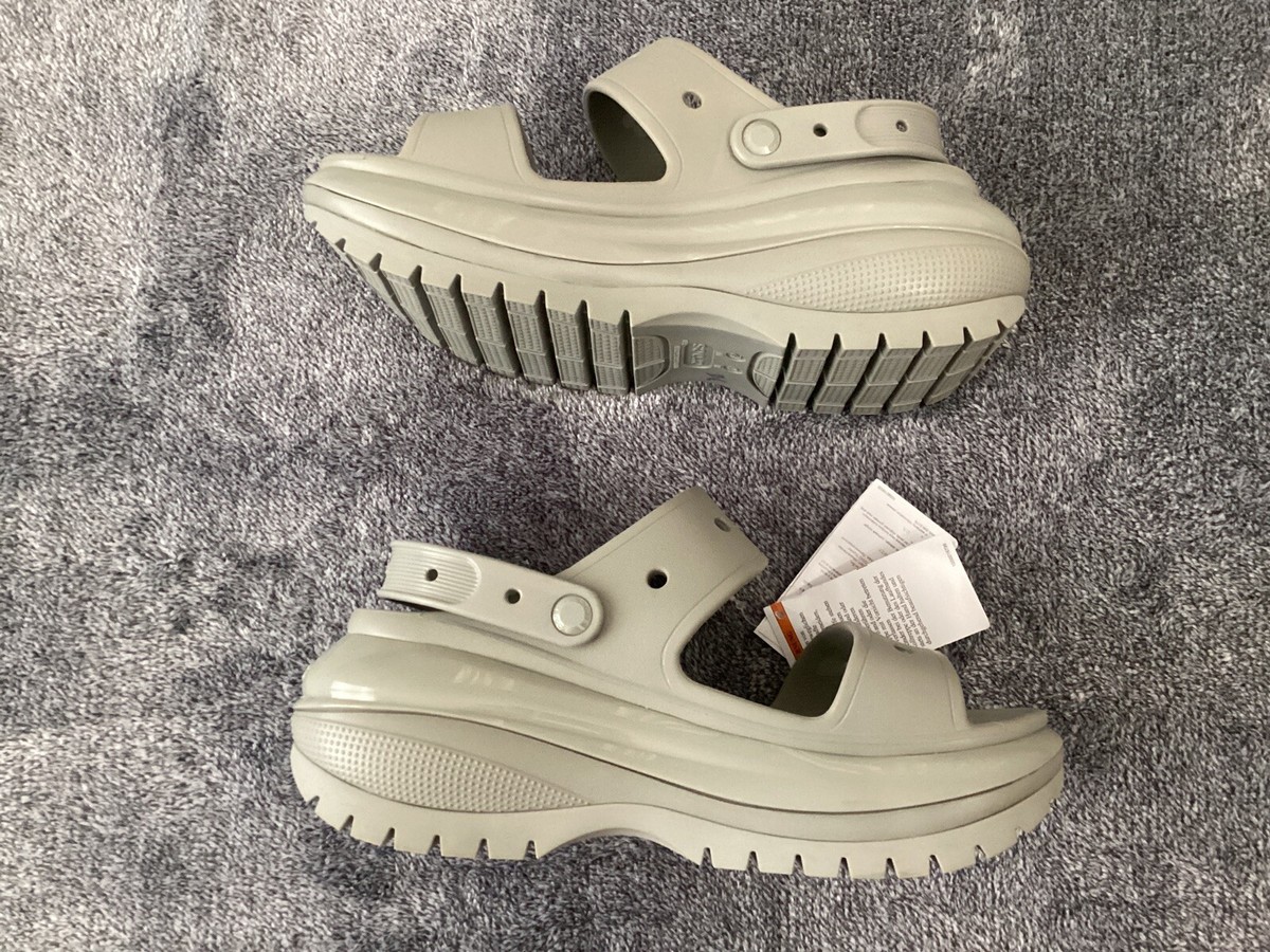 Crocs Mega Crush Sandal Men's Size 10, Women's Size 12 (207989 1LM