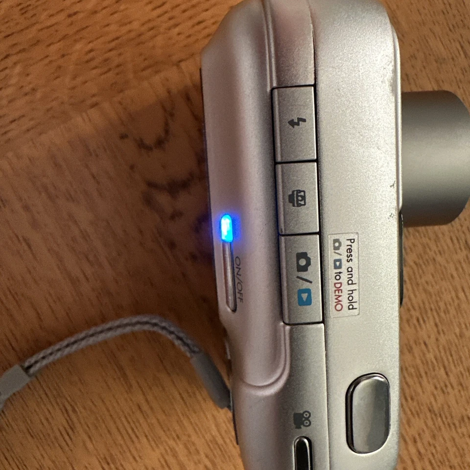 Cámara digital HP Photosmart M527 6,0 MP plateada probada y funcionando Foto 2 de 4