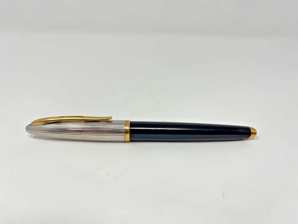 Bolígrafo Waterman Carene Deluxe negro y plateado - oro macizo de 18 quilates Foto 2 de 4
