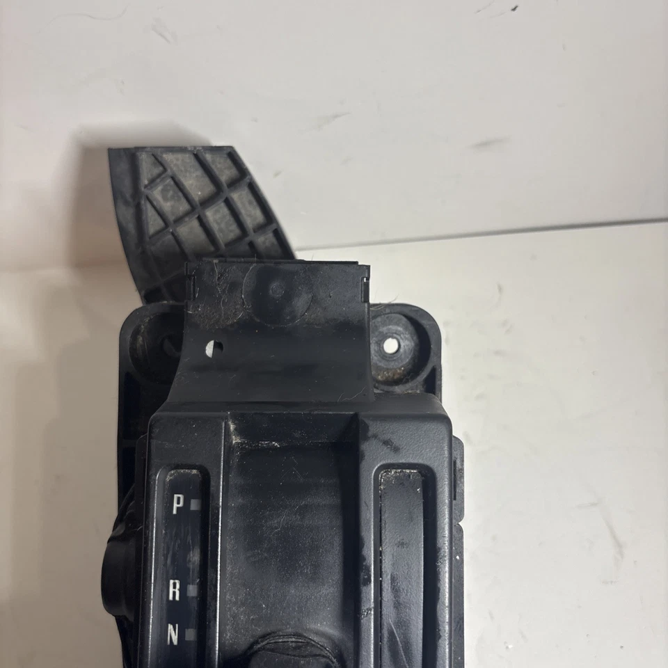 2012 FORD MUSTANG AUTOMATIC TRANSMISSION GEAR FLOOR SHIFTER OEM BR3P7K004BK   - Imagem 2 de 4