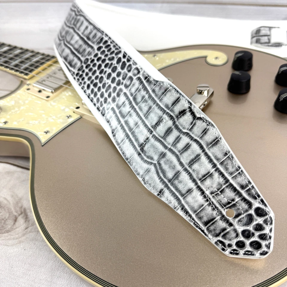 Correa de cocodrilo de agua negra Walker & Williams F-23 de 3" de ancho con respaldo blanco ártico Foto 2 de 4