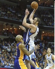 Kosta Koufos   Autographed 8x10   Memphis Grizzlies  Free Shipping   #S2408