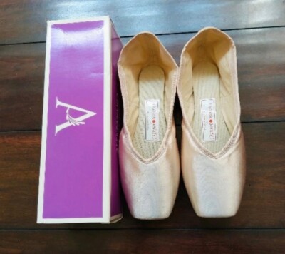 NIB Russian Pointe Dolce Model D Ballet Pointe Toe Dance Shoes