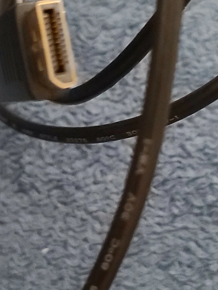 Cable Matters DisplayPort: Gold Plated to Mini Display Port Cable E342987 - 6 ft - Image 4 of 4