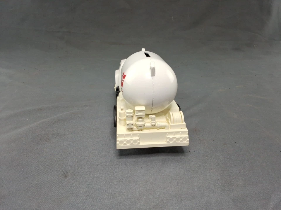 Banco de monedas de bloqueo de camión de propano Ertl Ford F700 CENEX LAND O' LAKES, escala 1/34  Foto 4 de 4