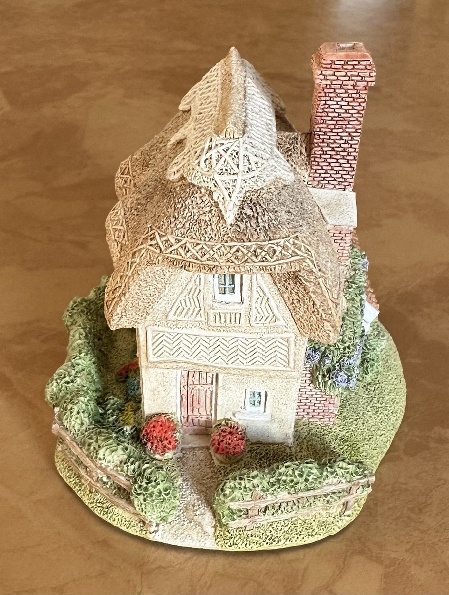 Lilliput Lane FinchingFields 1992 Miniature House Collection