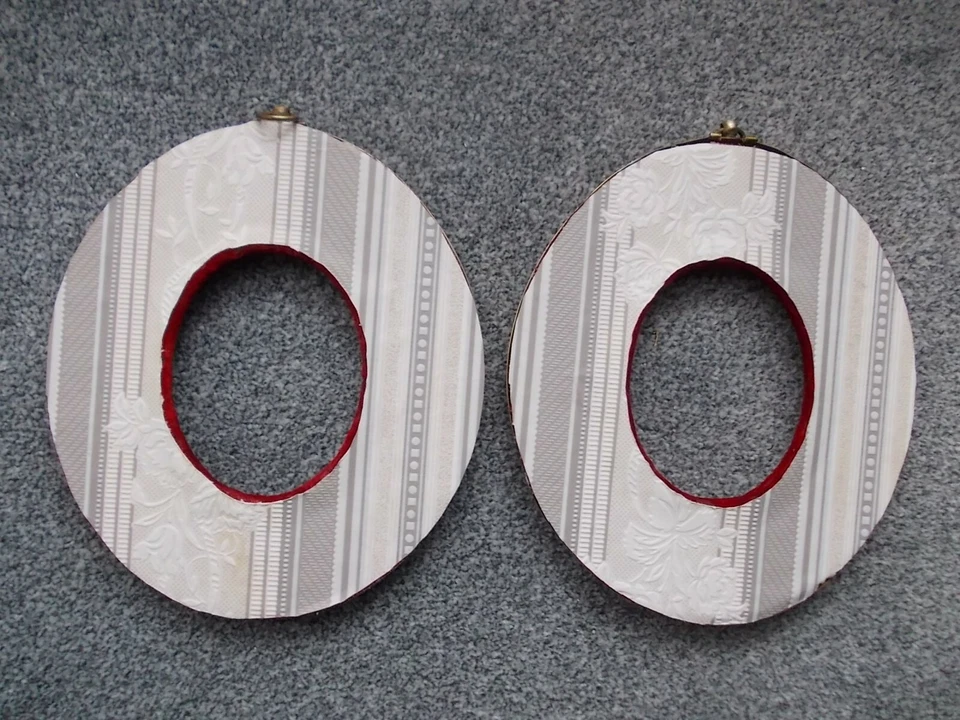 Napoleon III paire de cadres en bois couverts de velours rouge cerclés de laiton - Photo 2/2