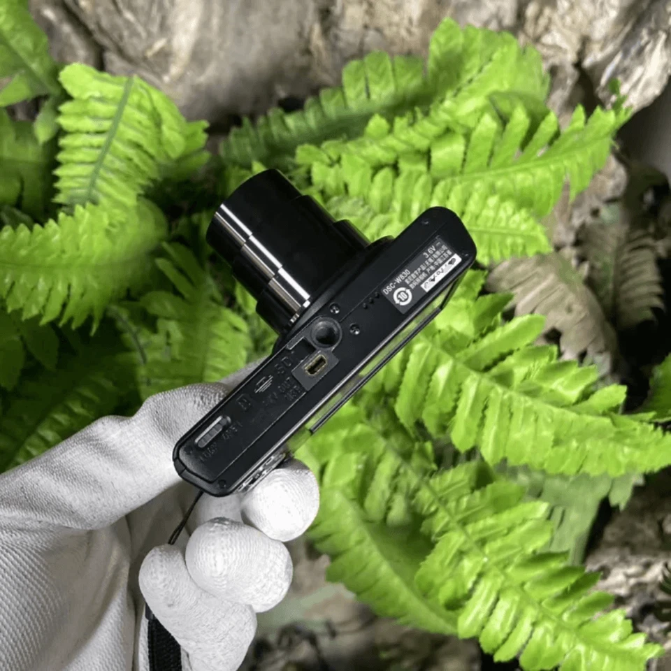 Sony DSC-W830 CyberShot 20.1MP Digital Camera Black 8x Zoom w/Battery/SD Card - Image 4 of 4