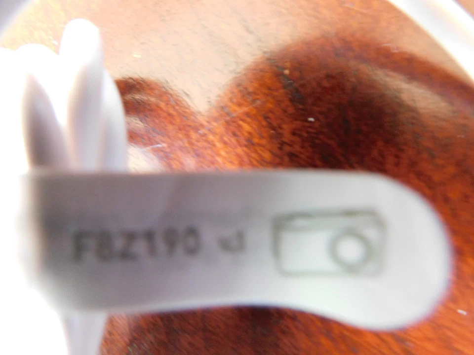 Cable de carga BELKIN 6 pies para iPod Shuffle 2G - F8Z190 v.1 Foto 2 de 4