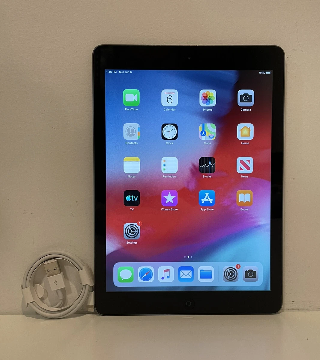 Apple iPad Air (1st Generation) 32 GB Tablets & eReaders with