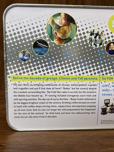Trivial Pursuit anni 90 Time Capsule Edition/Custodia di latta/Parker Bros NUOVO/SIGILLATO - Foto 7 di 8