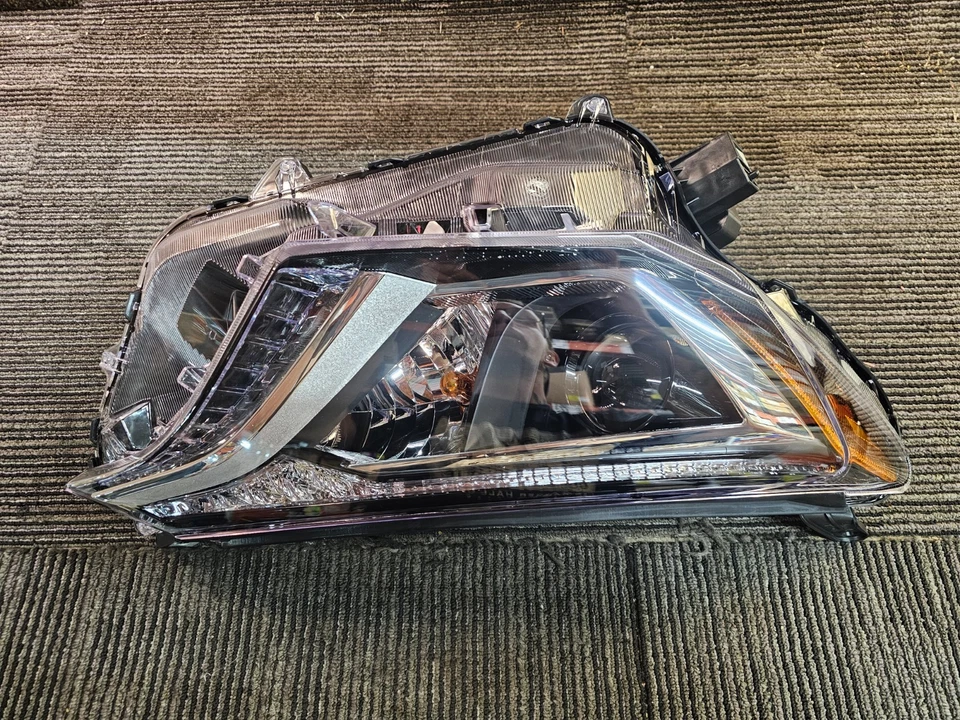 Conjunto de faros laterales para pasajeros TYC 20-9789-00-9 para Toyota Rav4 2016-2018 Foto 2 de 4