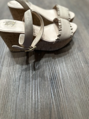 Kate Spade Tomas Ruffle Platform 3” Wedge Sandals Size 7.5M Nude Beige Leather - Picture 4 of 14