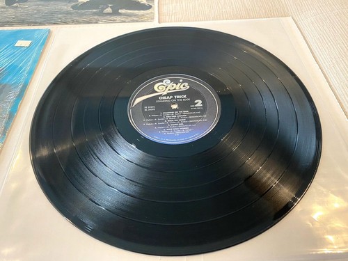 CHEAP TRICK-STANDING ON THE EDGE-1985 OG VINYL RECORD LP FE 39592-S1 PLAYED ONCE - Picture 4 of 12