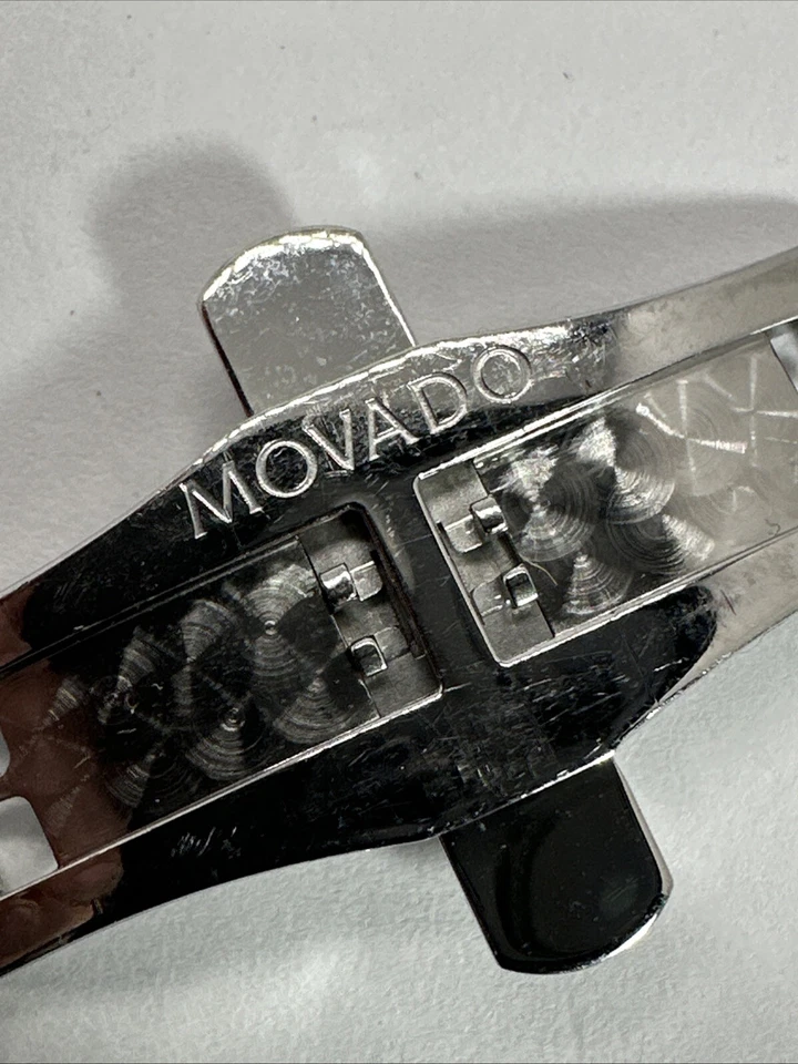 Reloj Hombre Movado Sapphire Synergy Doble Cierre Plegable 0606800 22MM Acero Inoxidable Foto 4 de 4