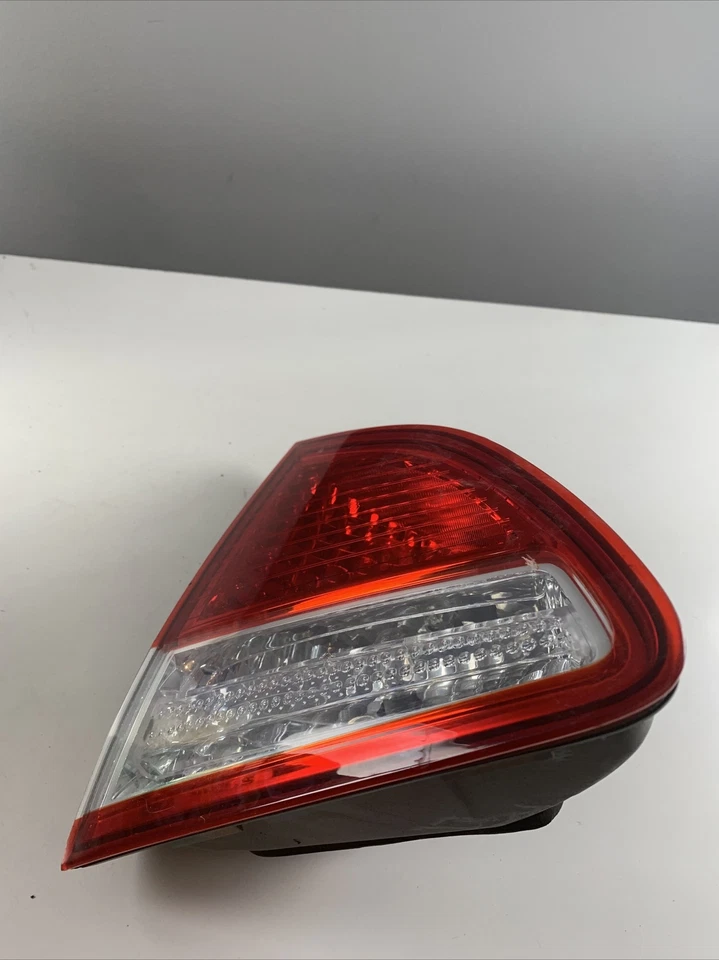 2007-2012 Hyundai Veracruz Rear Right Passenger Trunk Interior Light Taillight  - Image 4 of 4