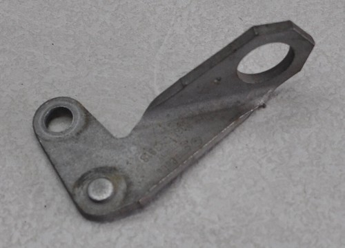 VW Golf 3 (91-97) 1,6 55KW AEE Halter Halterung am Motor 030103391B #27595-B16