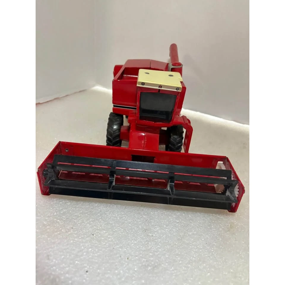 Винтажный 1978 Ertl International Axial Flow Combine, литой 1/32 - Изображение 2 из 4