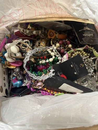 9+ Lbs Scrap Junk Costume Jewelry Beads Vintage Modern for Crafting Box A016 Lot