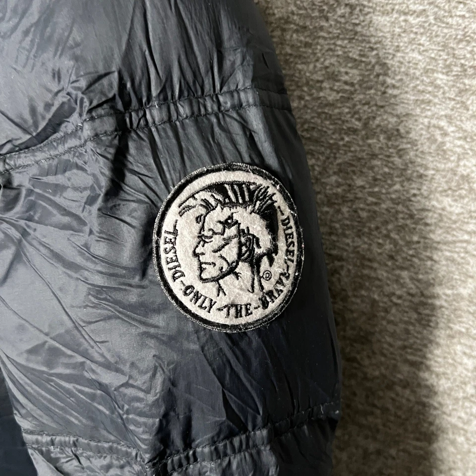 Diesel Puffer Abrigo de Invierno Chaqueta Niños Negro Con Capucha Talla 18/20 Parches Foto 2 de 4