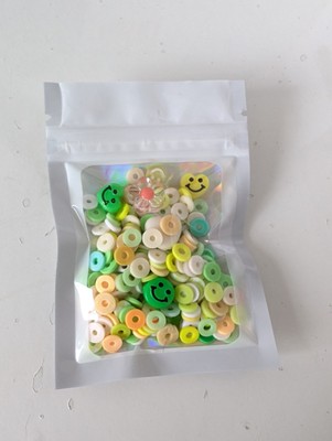 Frühling Perlen Mix zum Selbermachen Armband, ergibt 2 und kommt mit Schnur.
