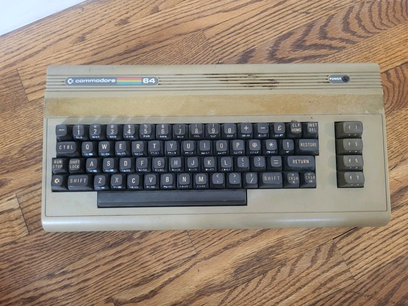 Commodore 64 Model C64 Breadbin Vintage Computer - READ Powers On
