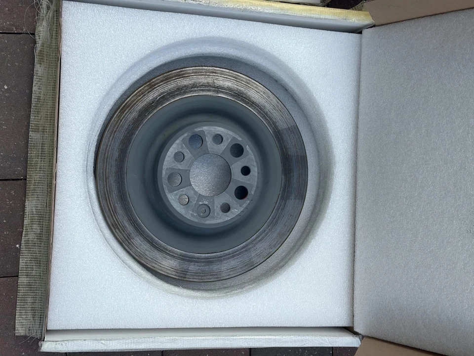 2022/25 OEM Tesla Model S Plaid / Long Range  Full Brake Kit - Black - Image 4 of 4